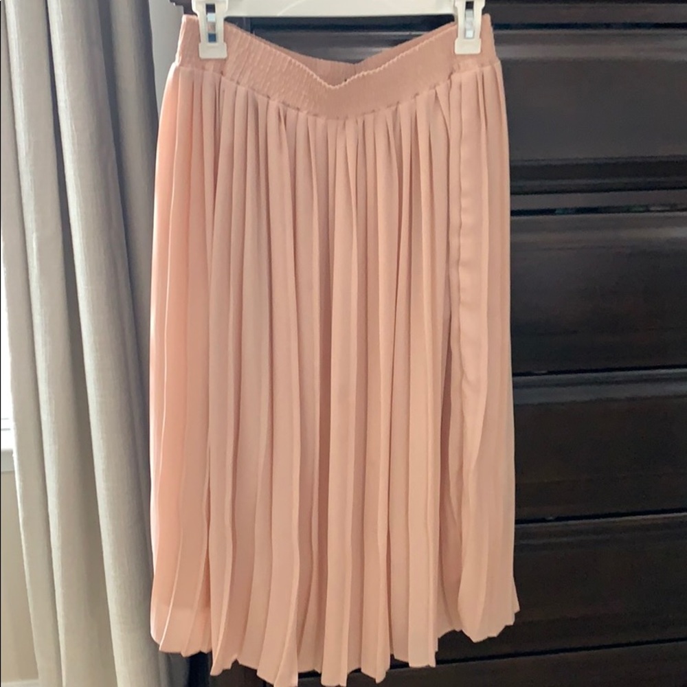 Pink pleated skirt